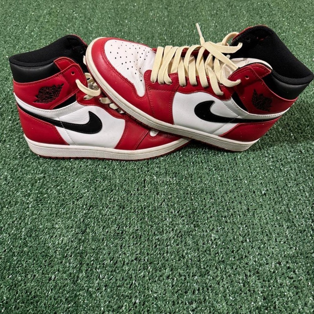 Nike Air Jordan 1 Retro High OG Chicago 2015 Red White Black 555088-101 Mens 9.5